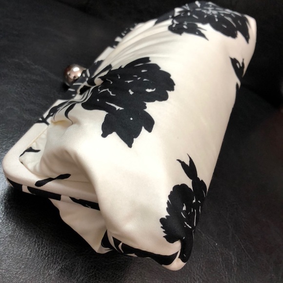 Banana Republic Silk Clutch - Picture 5 of 8